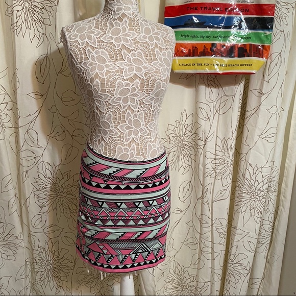 PINK mini skirt in black, white + light blue print - Picture 3 of 4